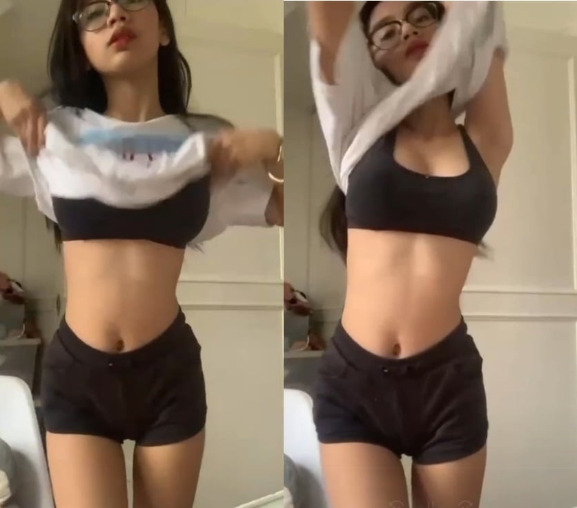 Ngọc Trinh Hàng đẹp Khoe Lồn Cho Anh Em Thủ Dâm
